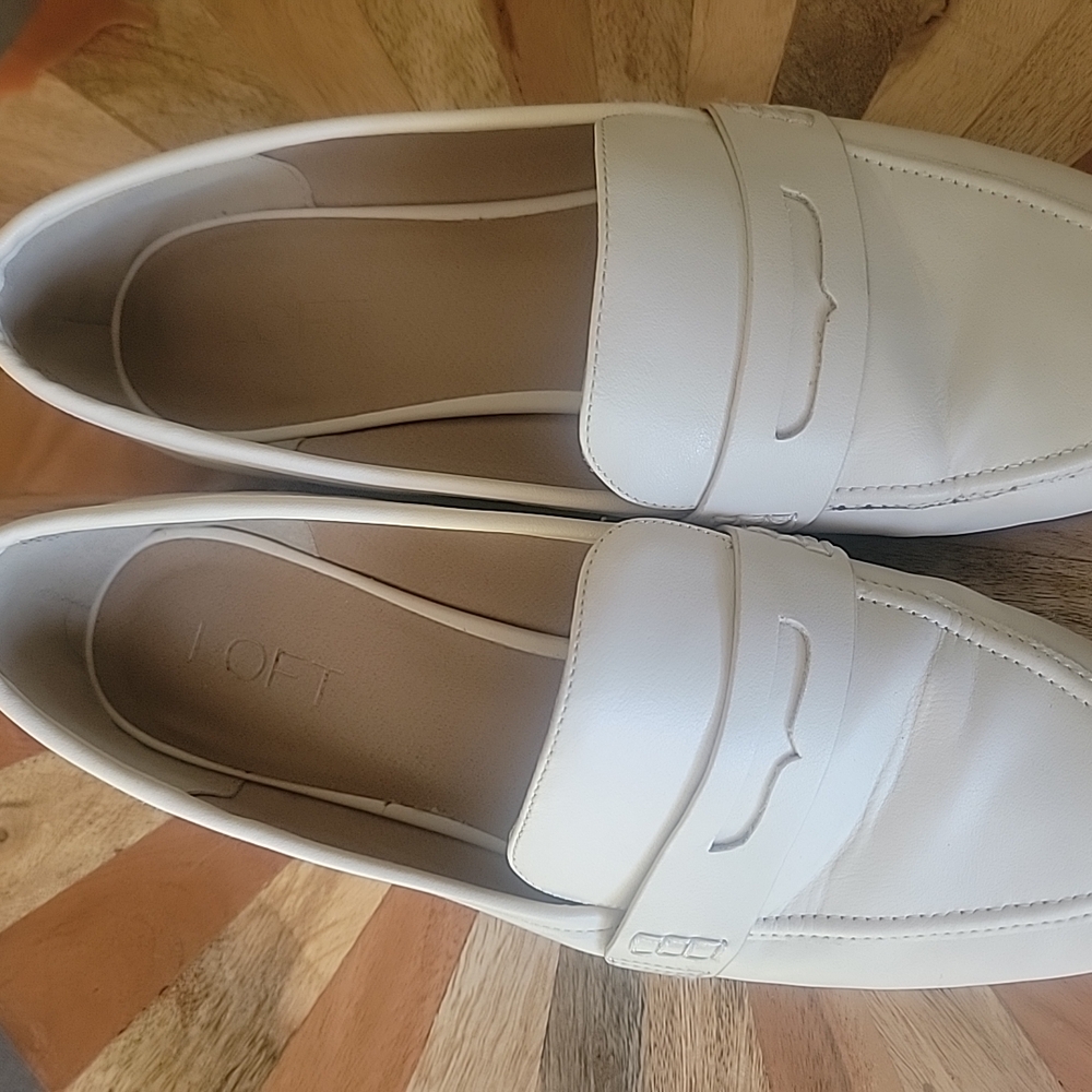 LOFT Women's Cream Loafers